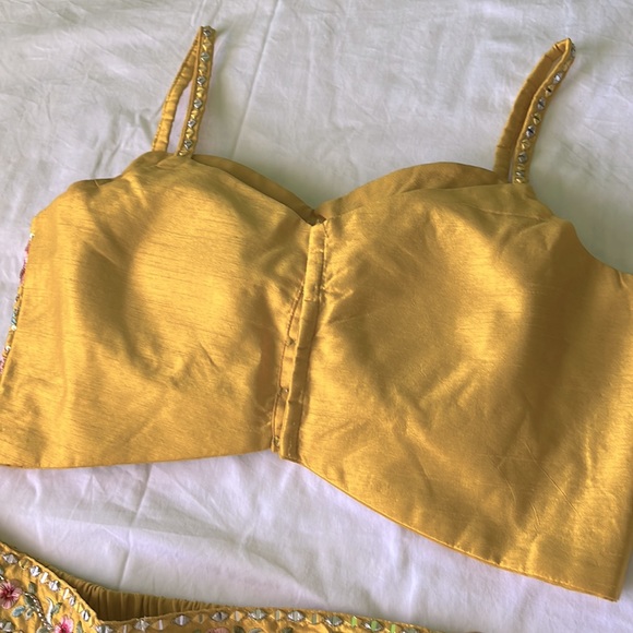 Embroidered small Indo-western palazzo dress 3-piece set yellow - Picture 4 of 6